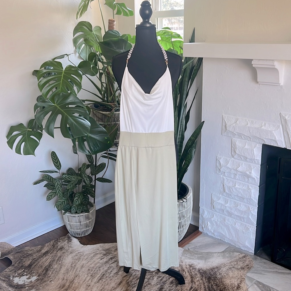 Never worn! open back dress perfect for date night. Beautiful pearl neck strap!
